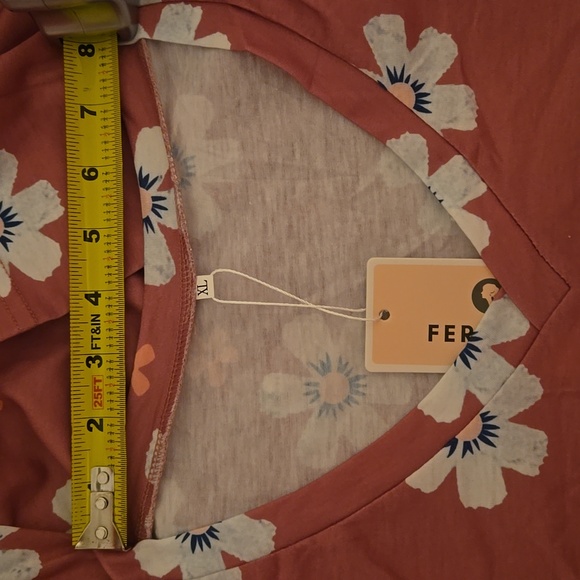 XL Pink & White v-neck floral long sleeve t-shirt - Picture 5 of 7